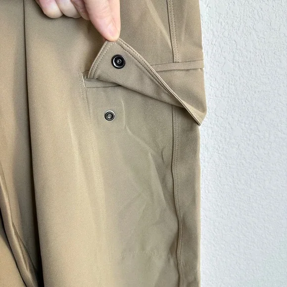Athleta Promenade Cargo Pant Womens Medium Tan Khaki Wide Leg New 472171 - Picture 3 of 7